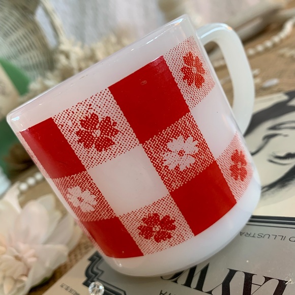 Vintage Milk Glass Mug 💌 - Picture 3 of 12